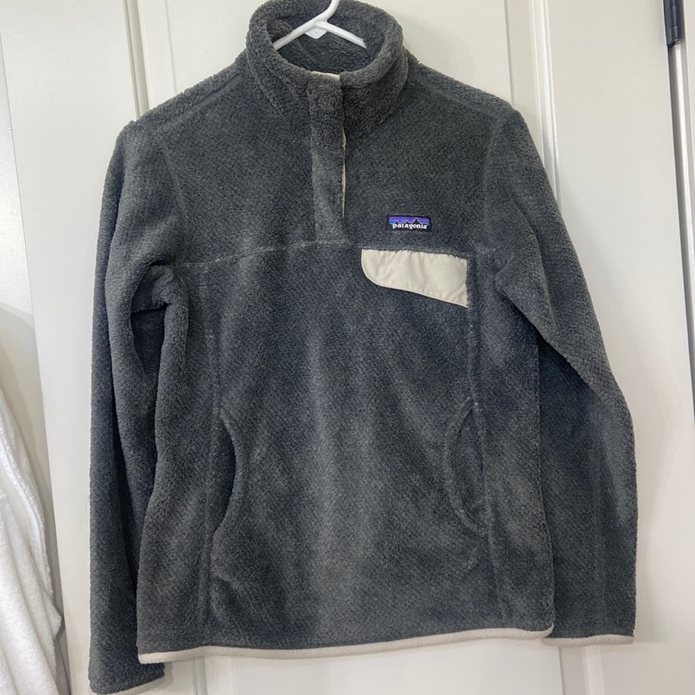 Patagonia pull over, button up, small
